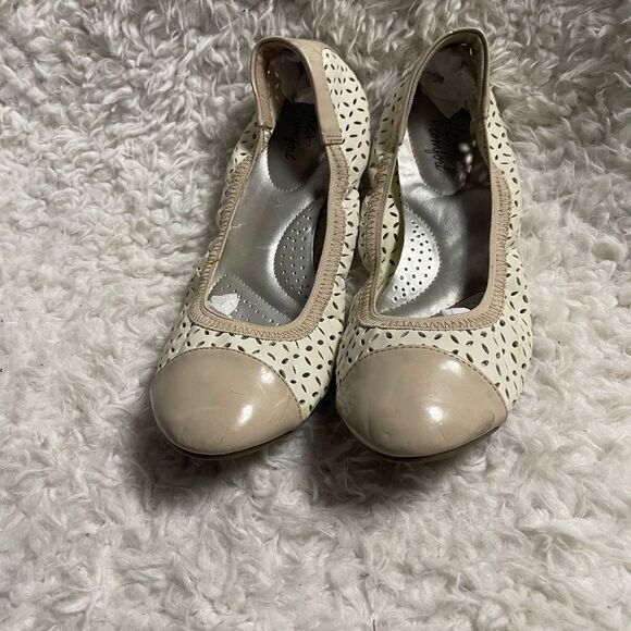 Dexflex Comfort Synthetic Beige and cream lazer cut Ballerina flats SZ9. - Picture 3 of 6